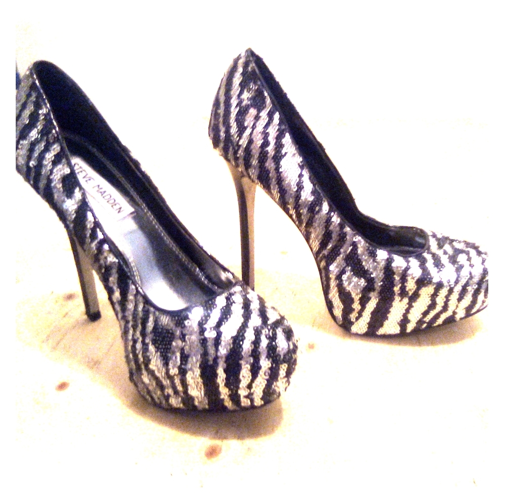 Steve Madden blk/slv staletoes